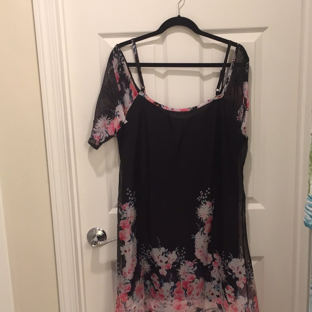 Cold shoulder dress NWOT